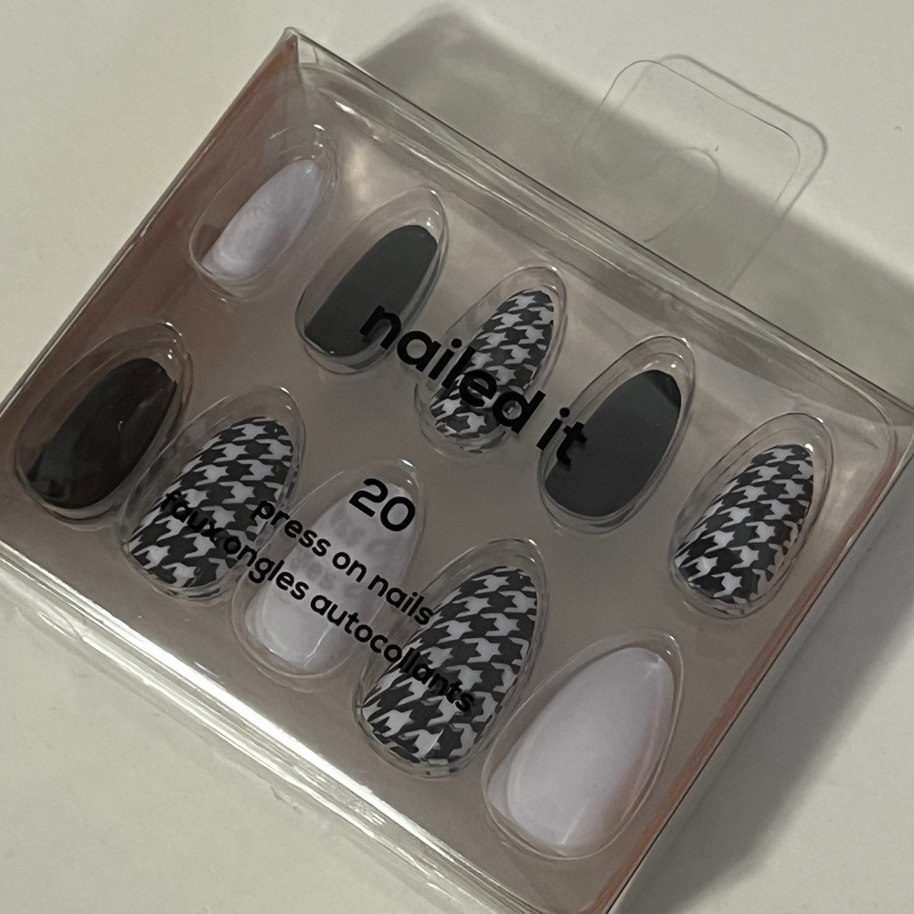 Black and White Houndstooth Press On Nails